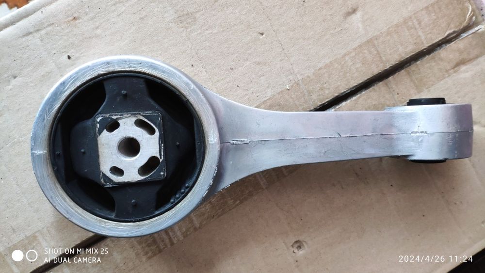 PX0-046 Подушка двигуна нижня задня-Лапа коробки