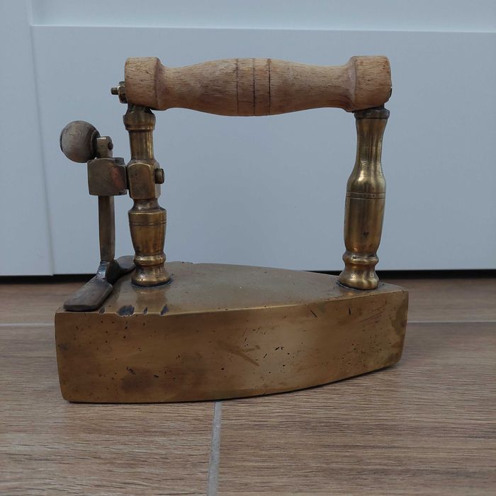 Żelazko z duszą - mosiądz - starocie