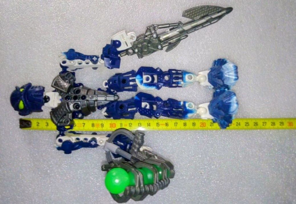 Figura Lego Bionicle Inika Toa hahli (8728) de 2006 completo com caixa
