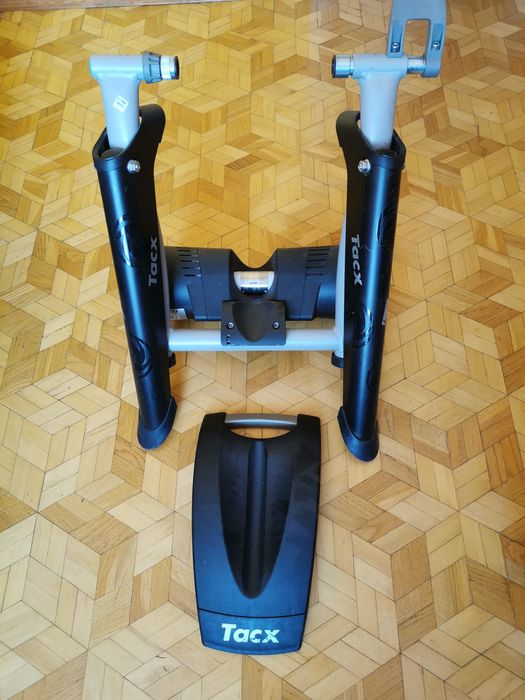 Trenażer Tacx Bushido + opona 28"