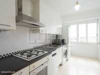 Apartamento T3 em Carnaxide zona do Centro Cívico com varandas!!