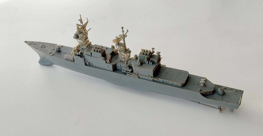 Kit de modelismo montado 1/700 do Cruzador "USS Ticonderoga"
