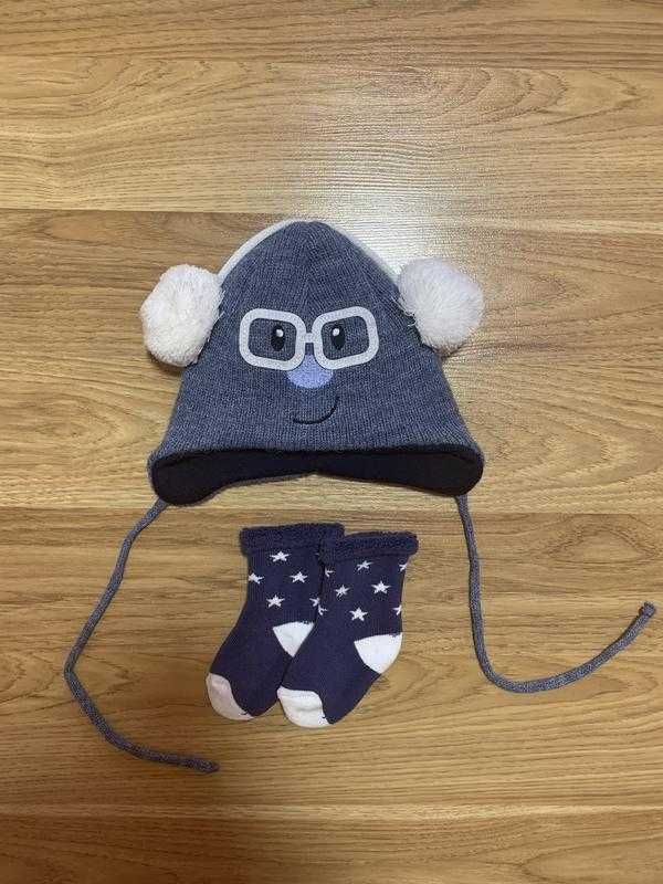 Зимняя шапочка для малыша и новые носочки george в подарок