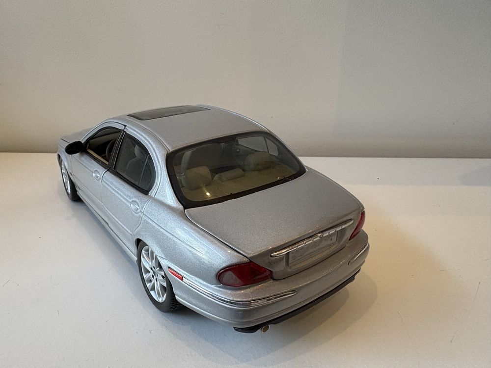 Model Jaguar X Type 1:18 Maisto (bburago welly)