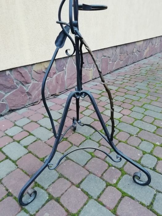 Подставка для цветов металическая кованная