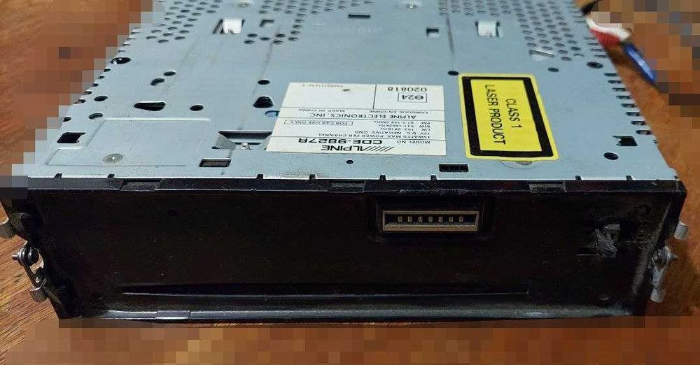 Авто магнитола Alpine CDA-9827R