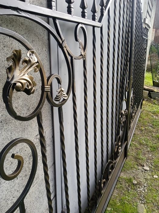 Продам нову браму для вашої оселі разом з завісами  колір чорний мат,,