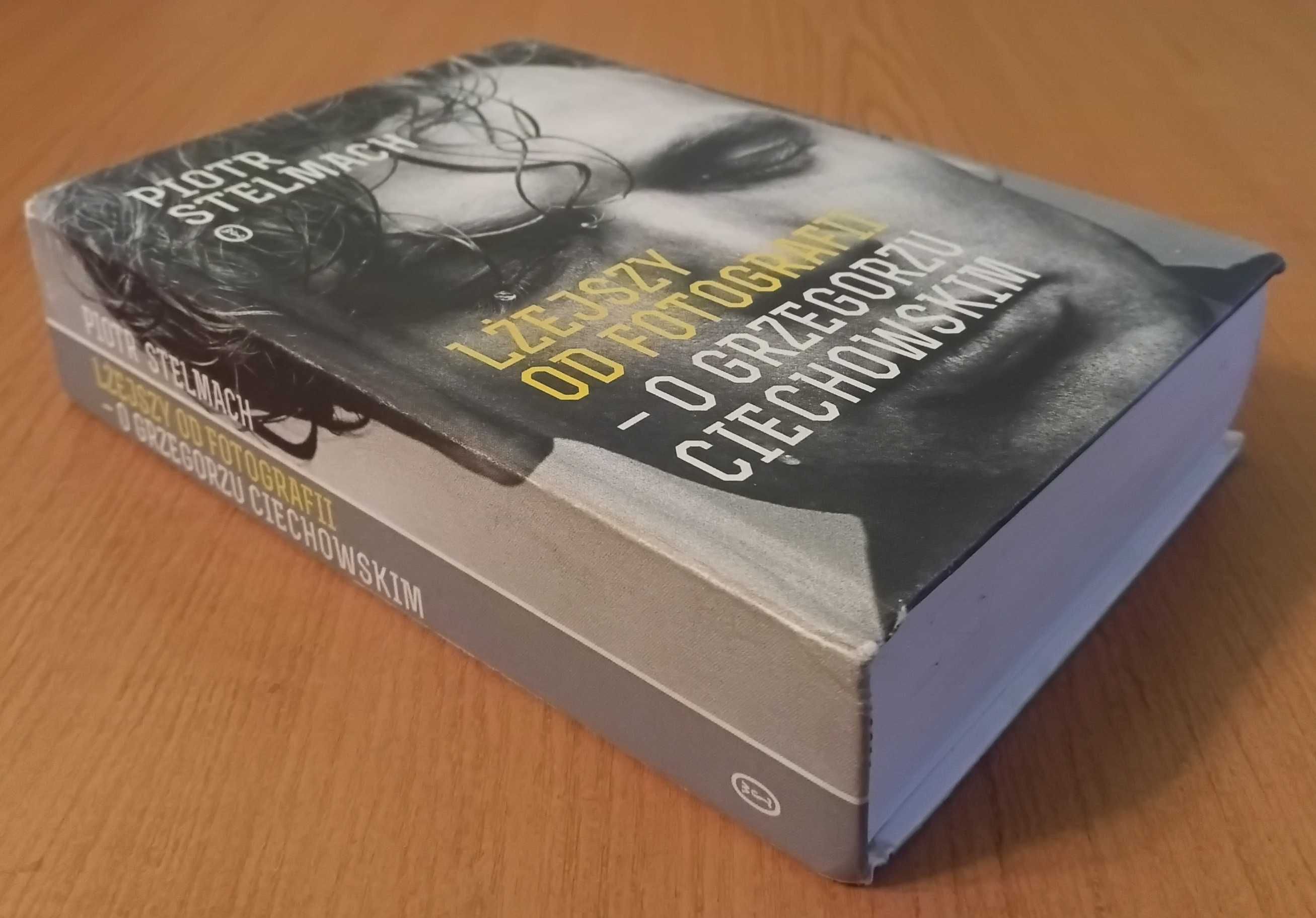 Piotr Stelmach "Lżejszy od fotografii - o Grzegorzu Ciechowskim"
