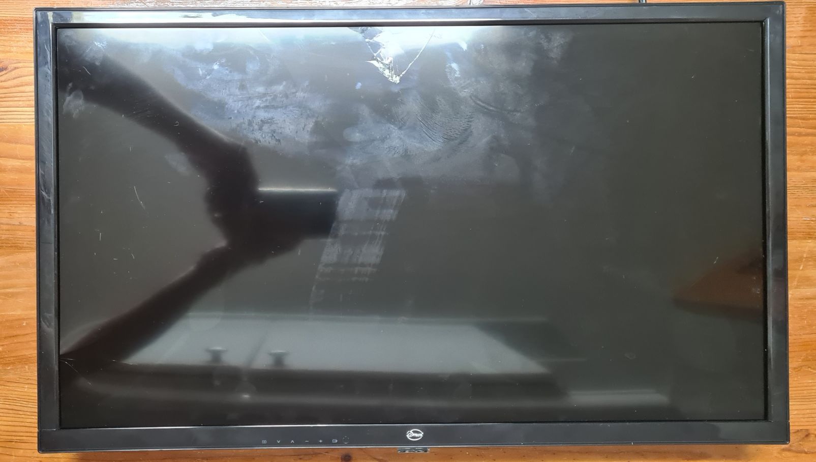 TV LCD Smart "24" para Peças (ecrã partido)