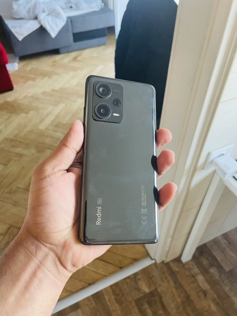 Telefon jest zupełnie nowy, bez żadnych problemów, używany zaledwie pr