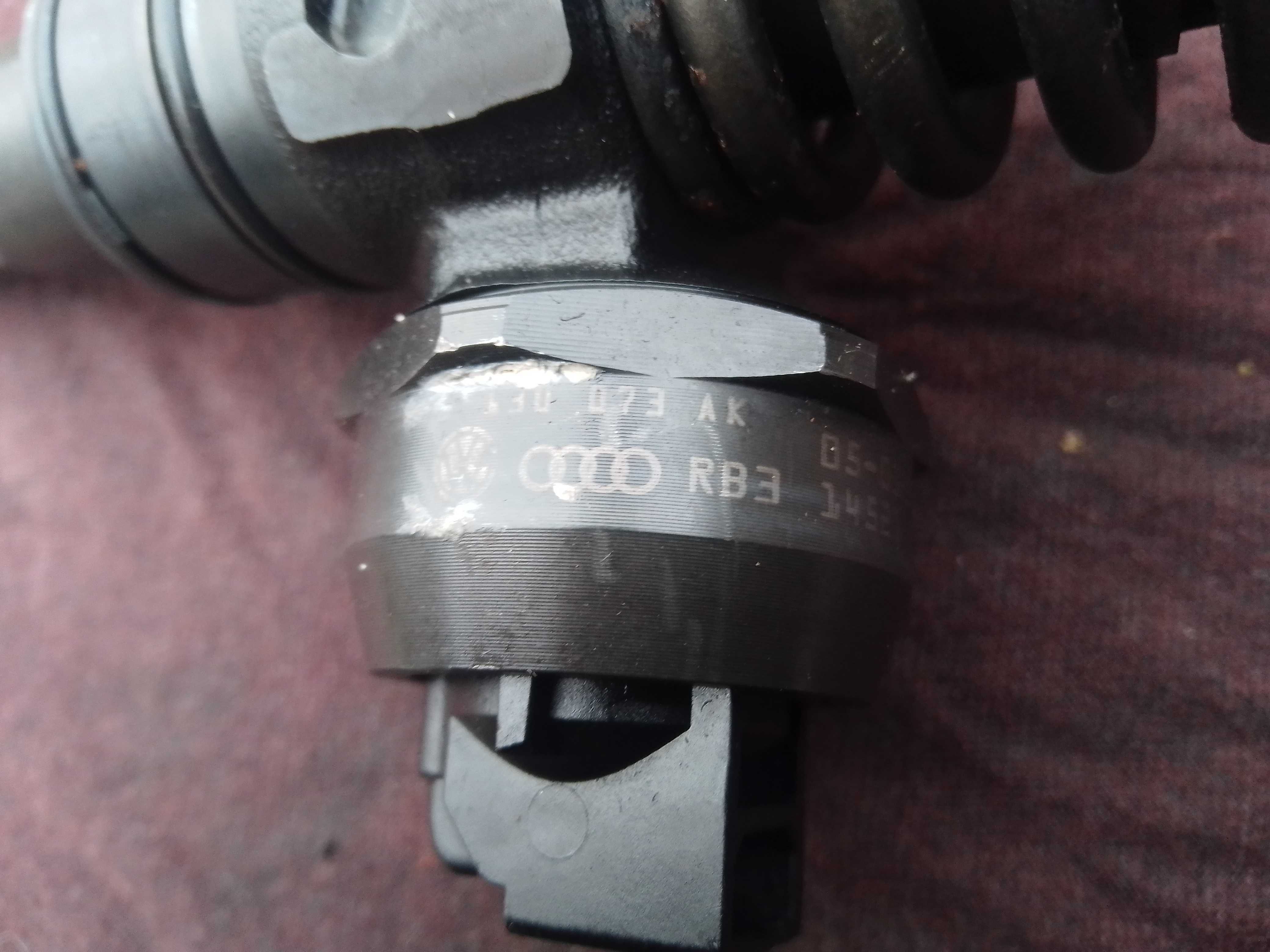 Насос Форсунка Volkswagen Audi Skoda 1.9 TDI, 038130073AK