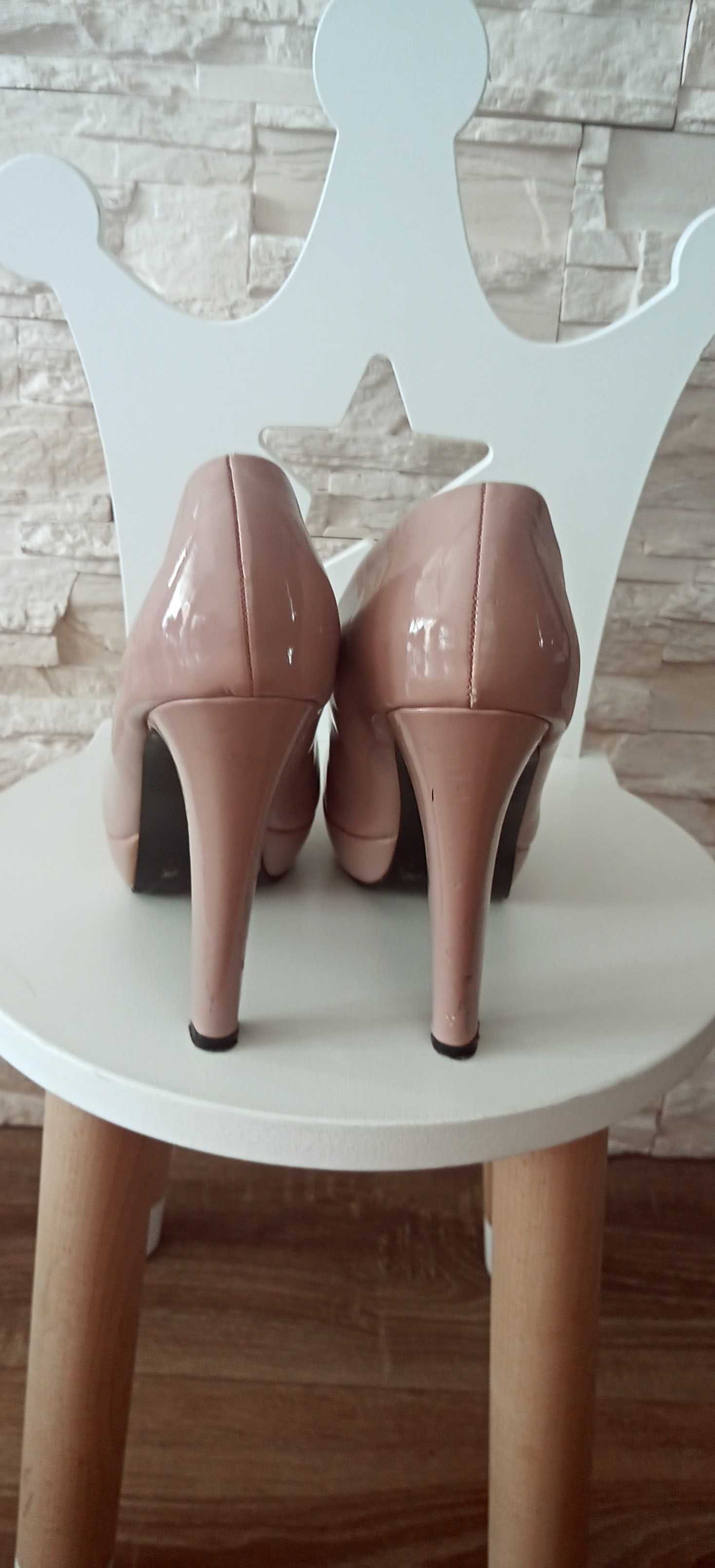 Buty szpilki damskie na obcasie beżowe/ pudrowy róż r.37 lakierowane