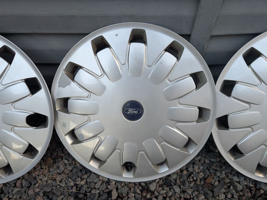 Оригінальні ковпаки Ford R16 в гарному стані