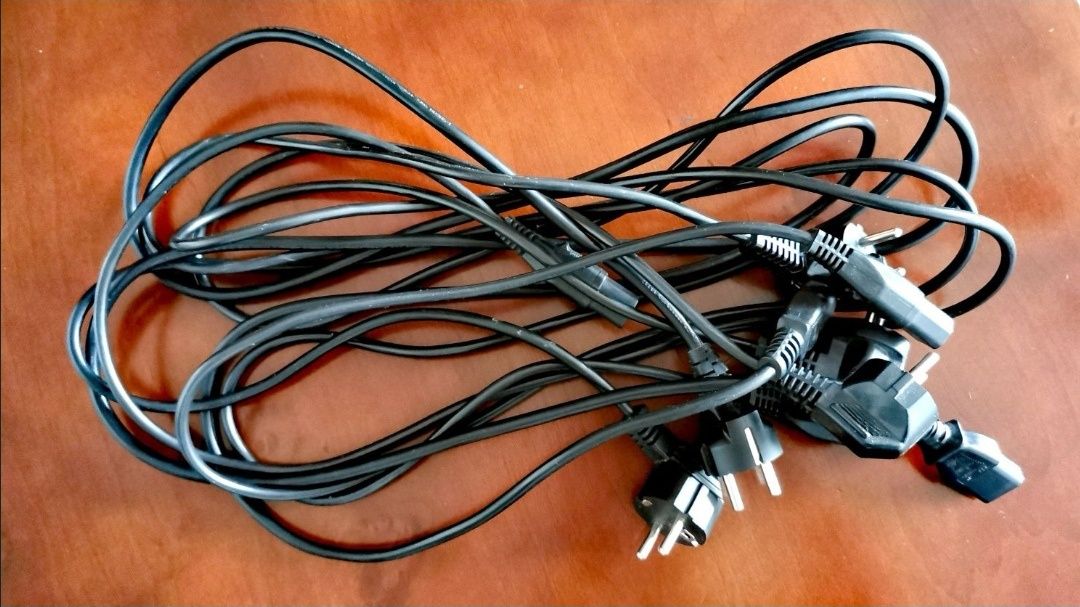 Kabel przewód zasilajacy IEC uniwersalny do komputera, monitora 1,5m