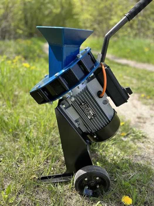 Подрібнювач гілок та бур'янів щепоріз 220 В. Металевий. 2,2 кВт.