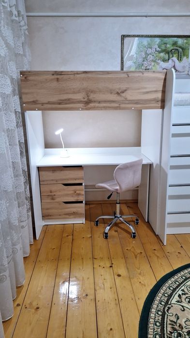 Дитяче ліжко горище з робочою зоною