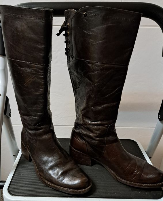 Botas Senhora T.36-Cano alto com  34cm em Pele