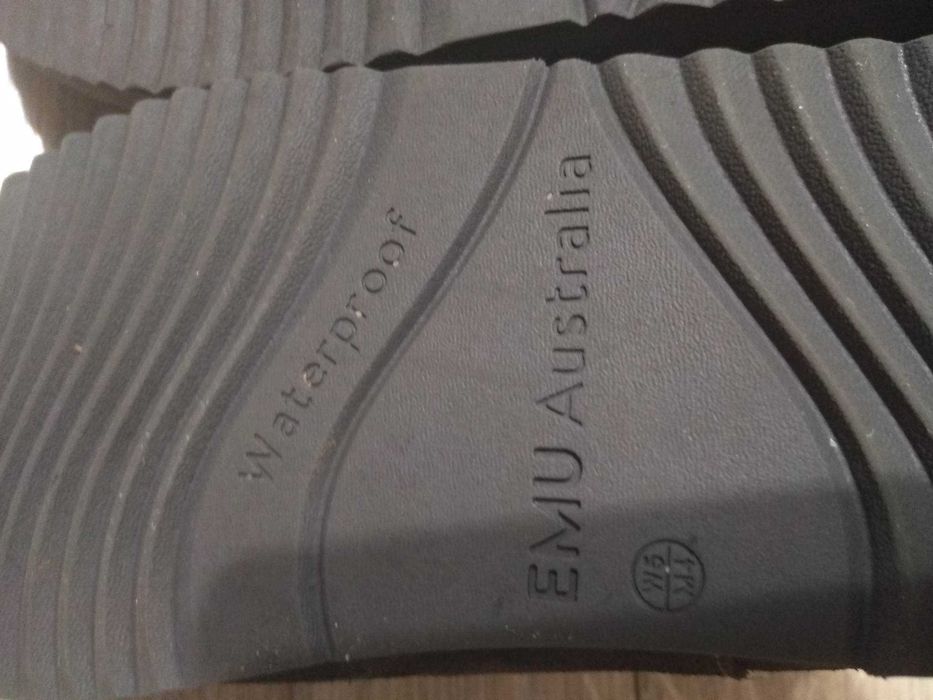 Emu Kamona size 35/36 model W11551 j. UGG Moon