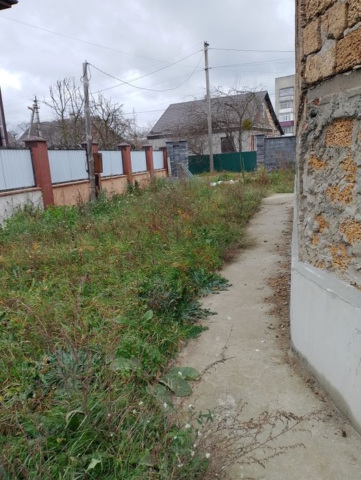 Продам ділянку з недобудованим будинком