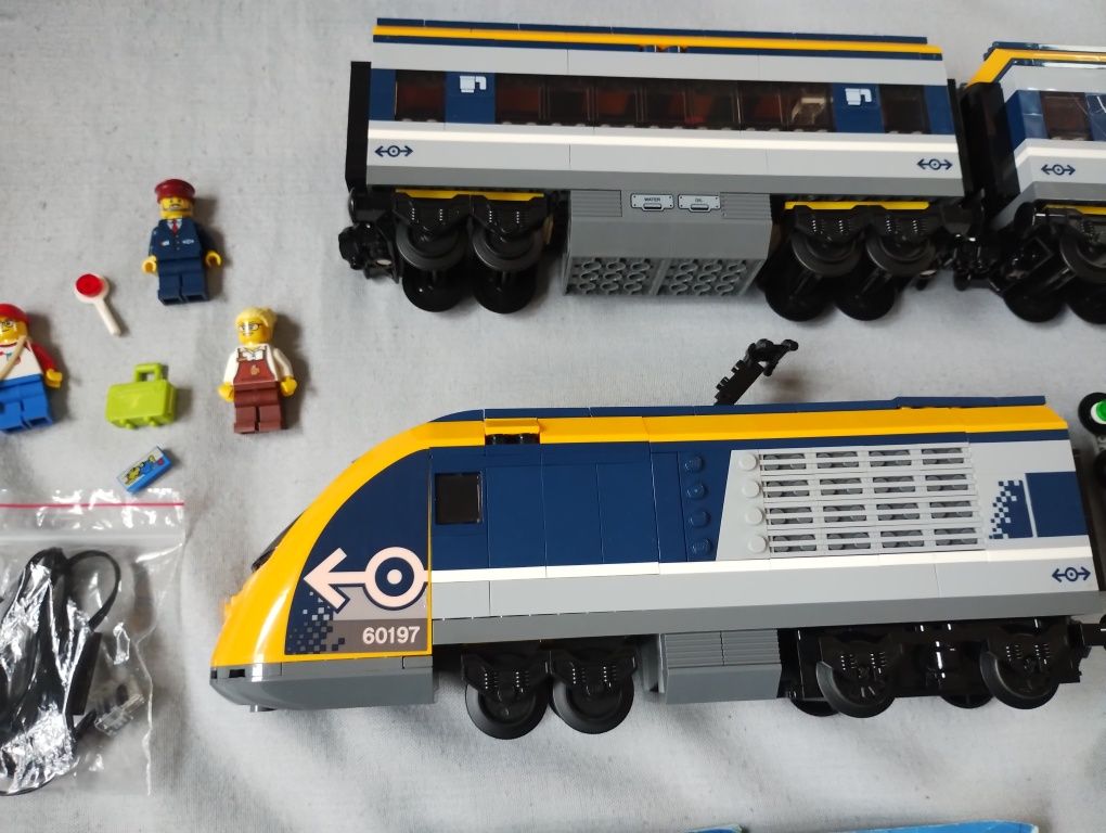 LEGO 60197 train, pociąg osobowy kompletny set + gratis oświetlenie