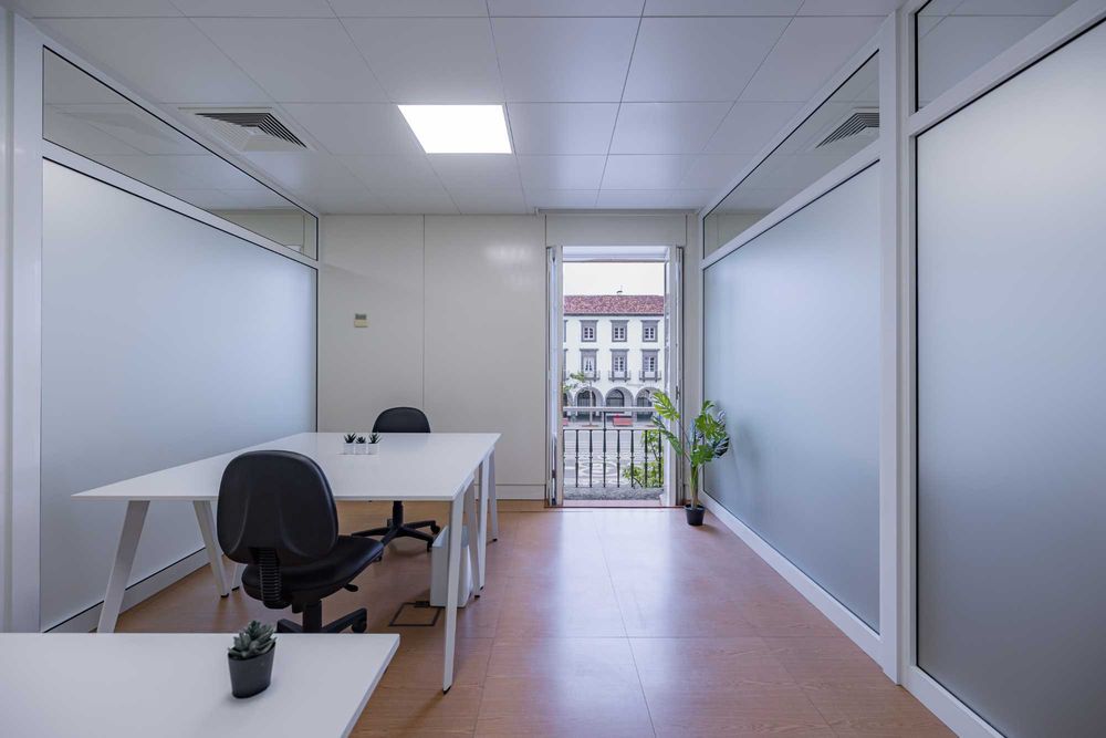 Gabinetes e Espaços de Trabalho – Centro de Ponta Delgada