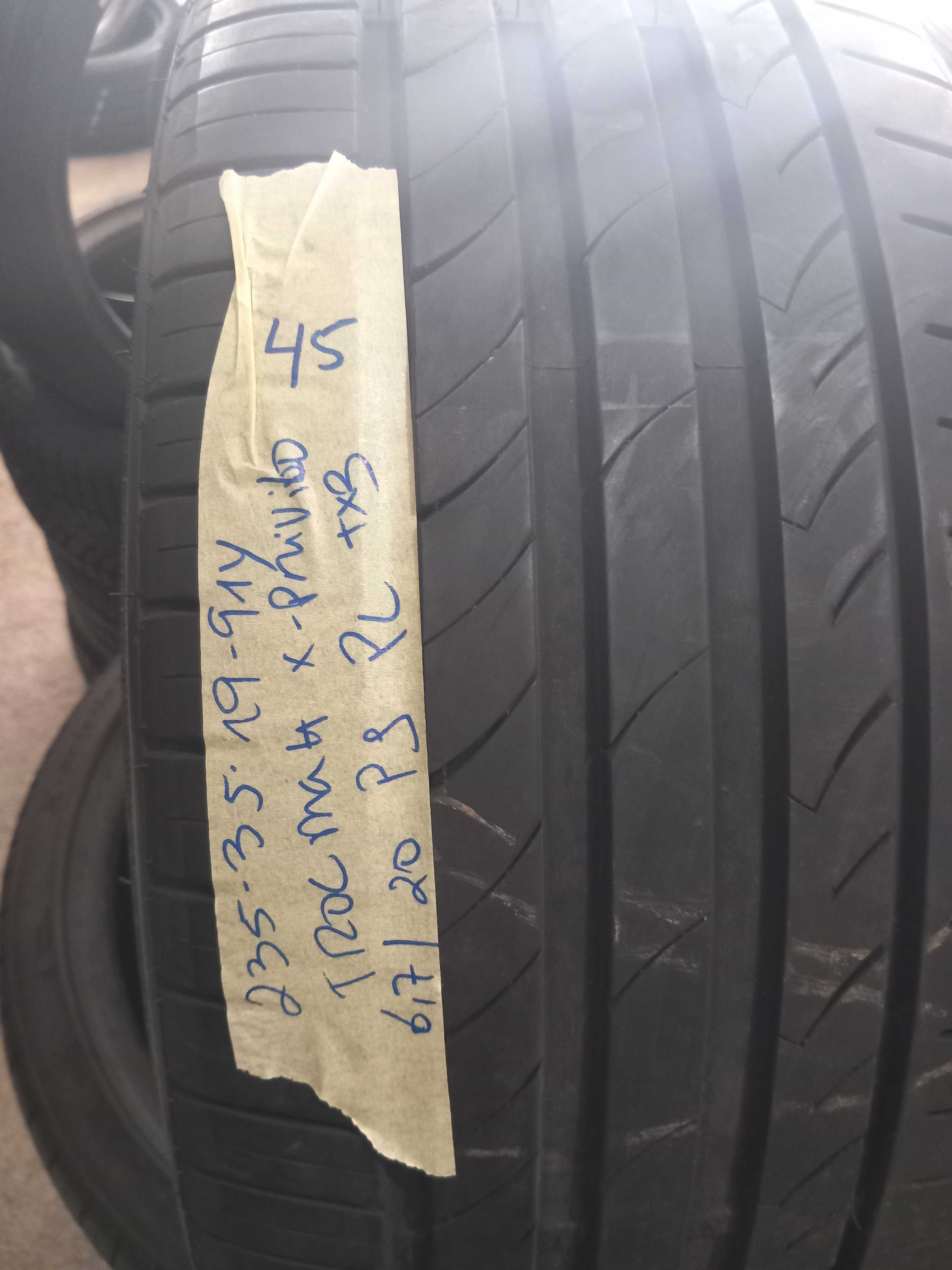 2 Pneus 235/35R19 seminovos