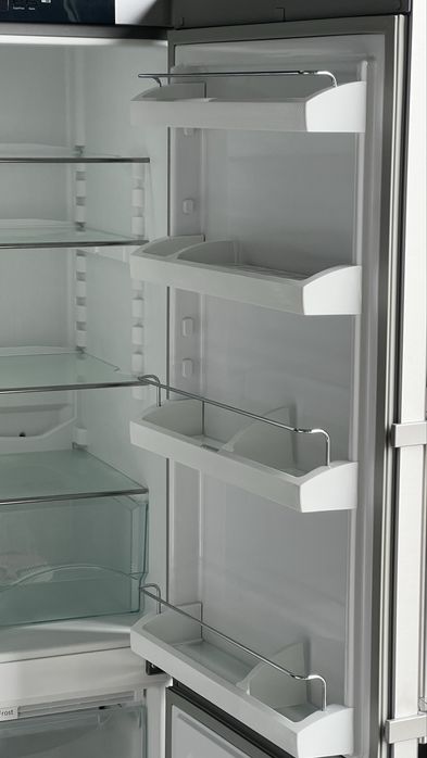 Холодильник Liebherr CUNesf3933 NoFrost LED