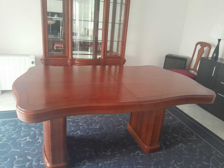 Cristaleira + Mesa de Sala + Cadeiras