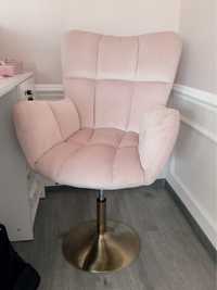 Fotel pudrowy róż różowy kosmetyczny krzeslo salon