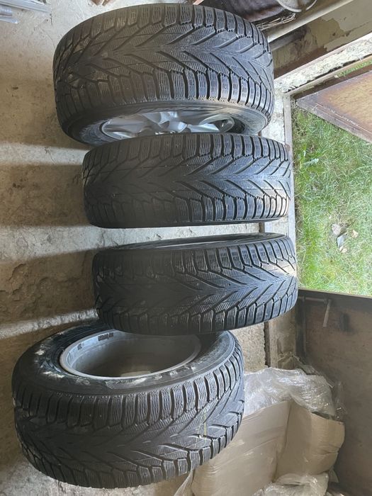 Зимові шини з дисками Land Cruiser 200.  285/60R18
