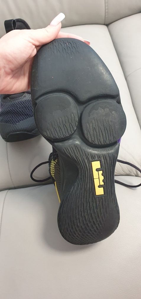 Buty Nike Lebron Witness 44.5