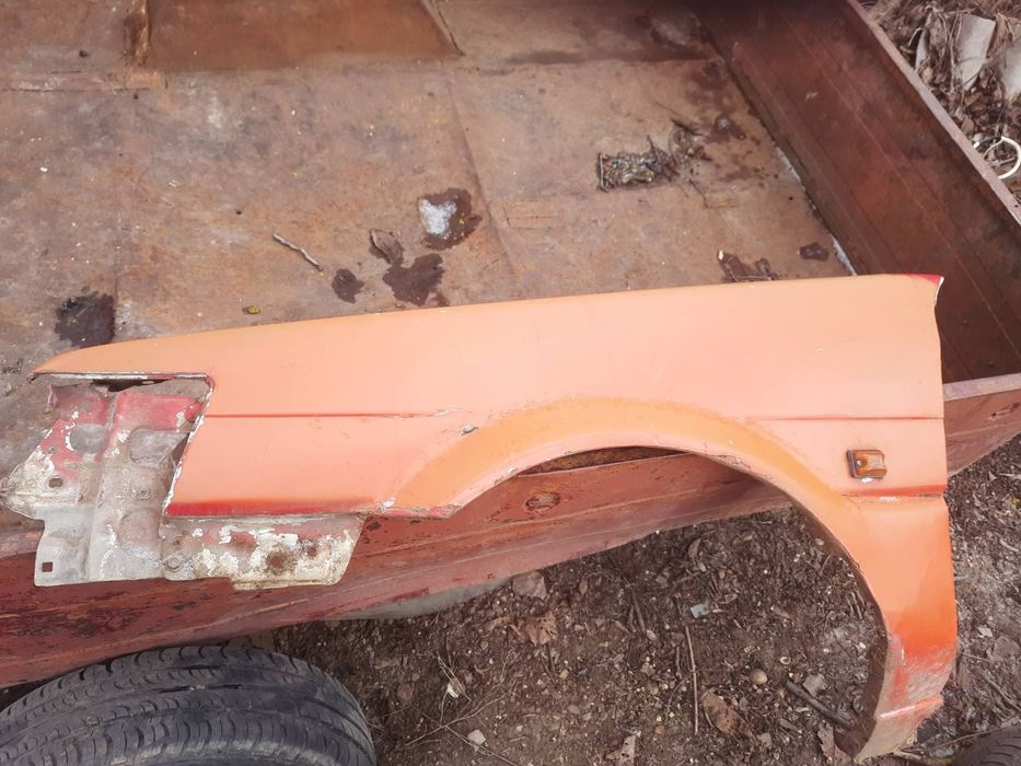 Переднее крыло Toyota Corolla e80