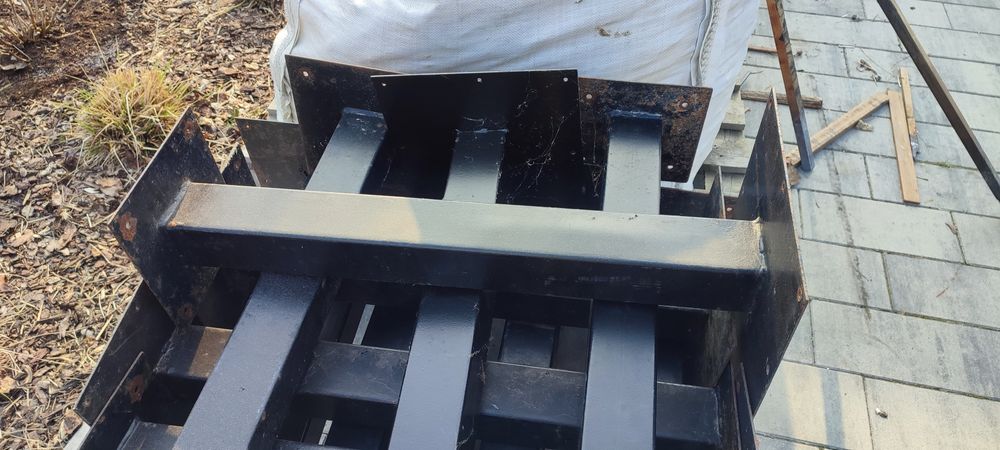 Nogi metalowe do stołu. 16 sztuk