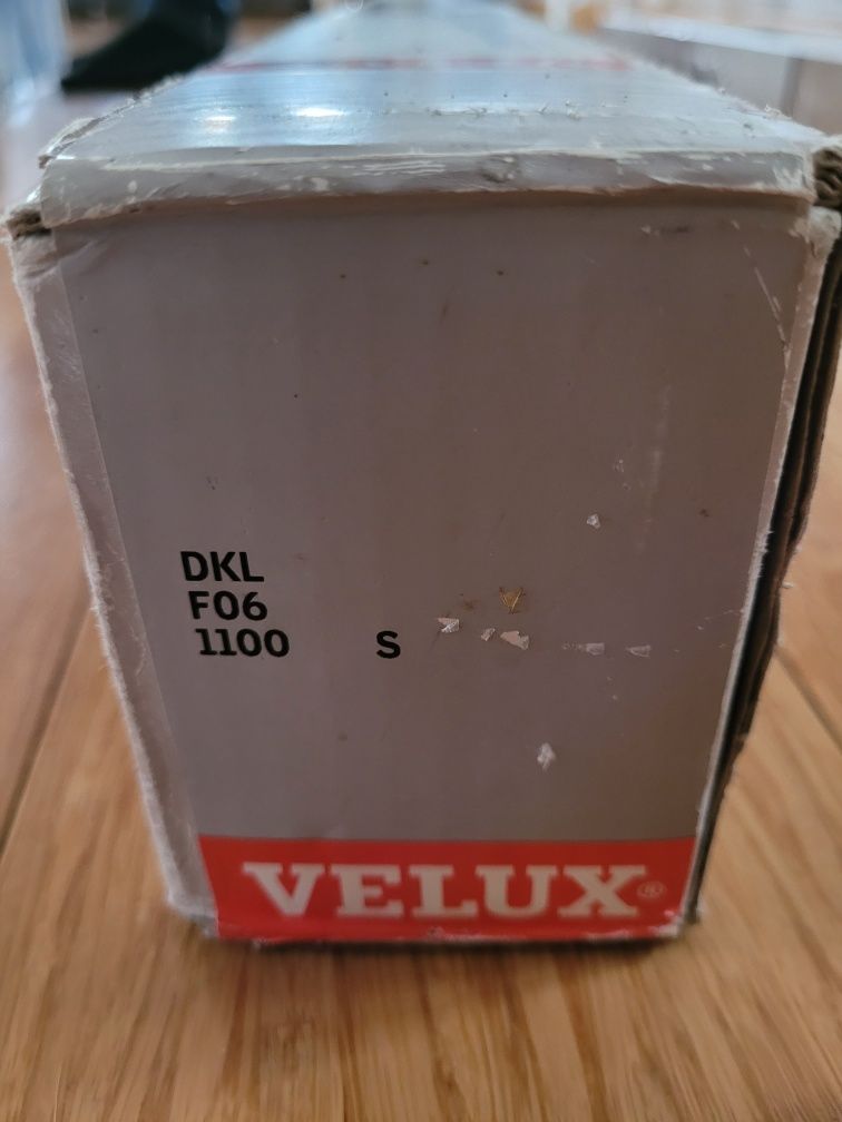 Roleta VELUX DKL F06 1100 granatowa