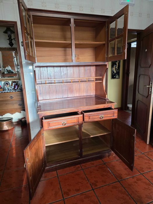 Movel Louceiro em madeira maciça - pelo prazo de 1 mês.