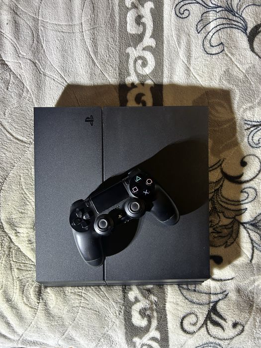 Playstation 4 з коробкою