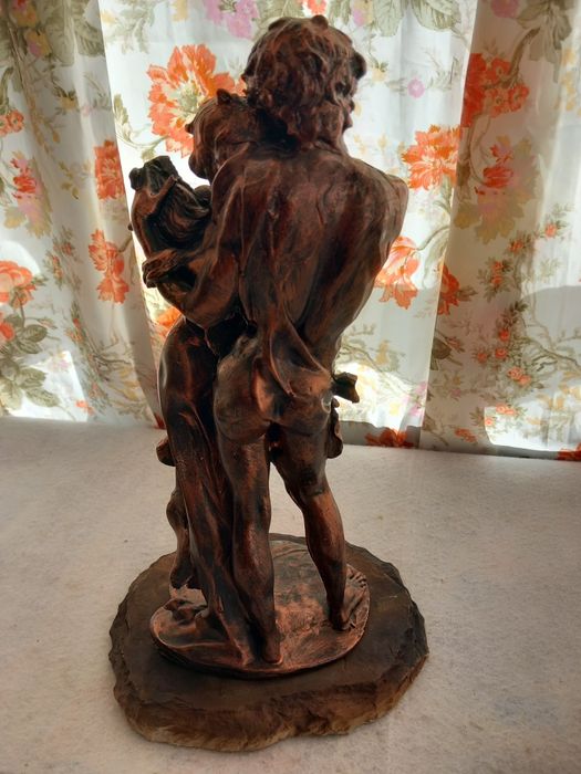 Estátua antiga em resina