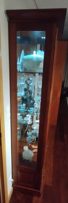 Vitrine/Cristaleira em cerejeira