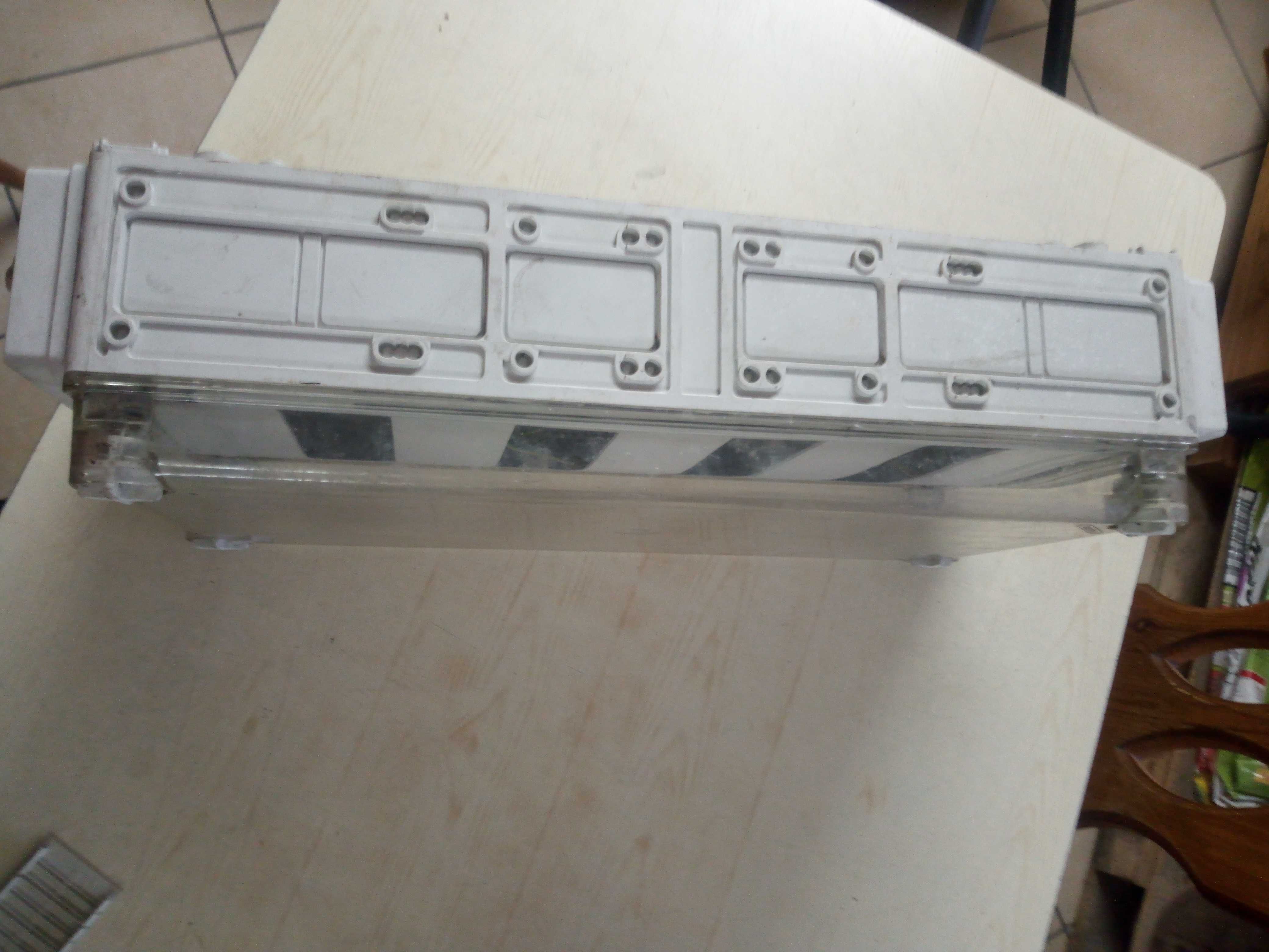 HENSEL Rozdzielnica podtynkowa 36 modłów. 4x9