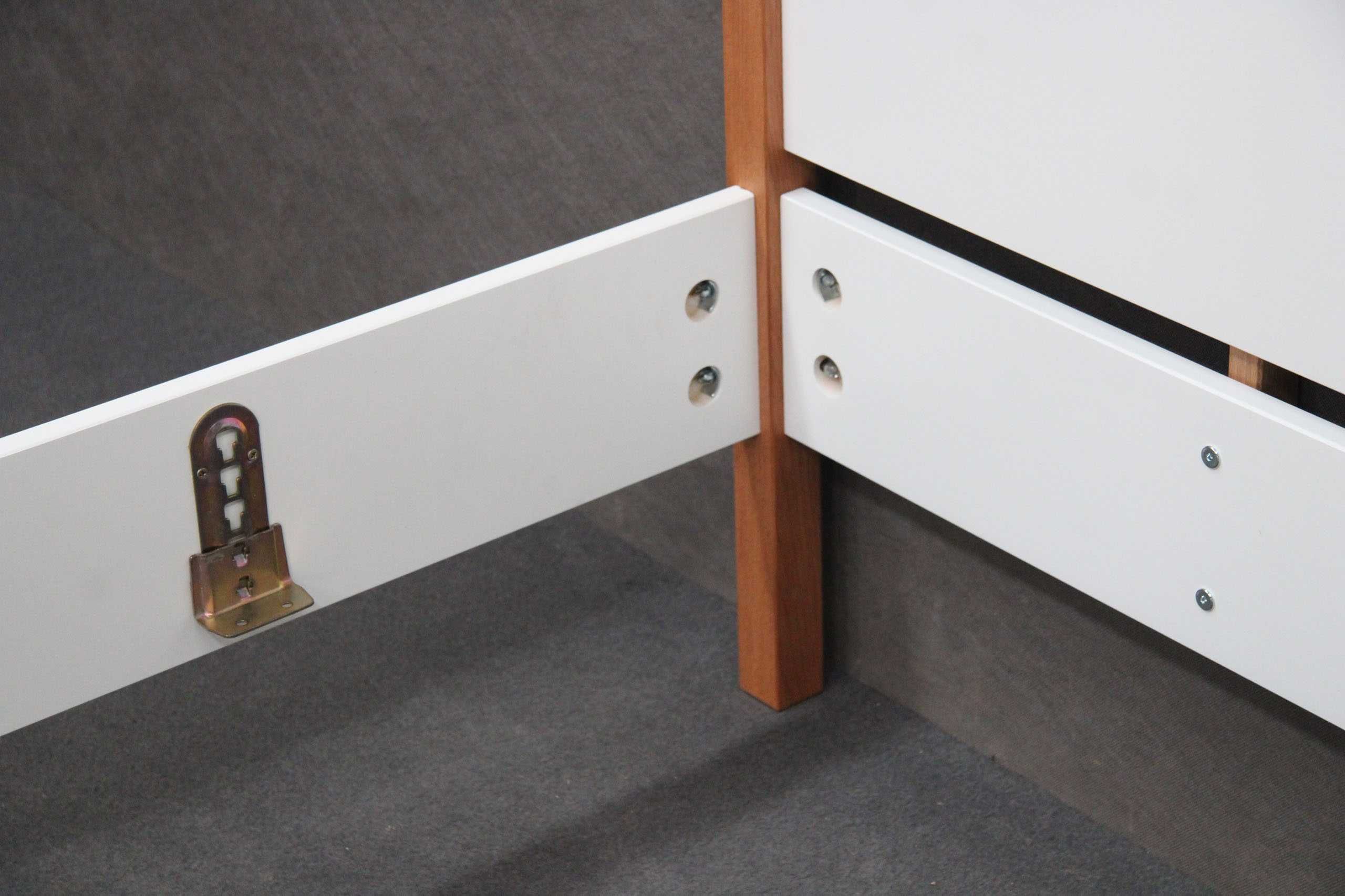 Łóżko MDF 140x200 rama biała z elementami dębowymi BGM24.pl B 8669