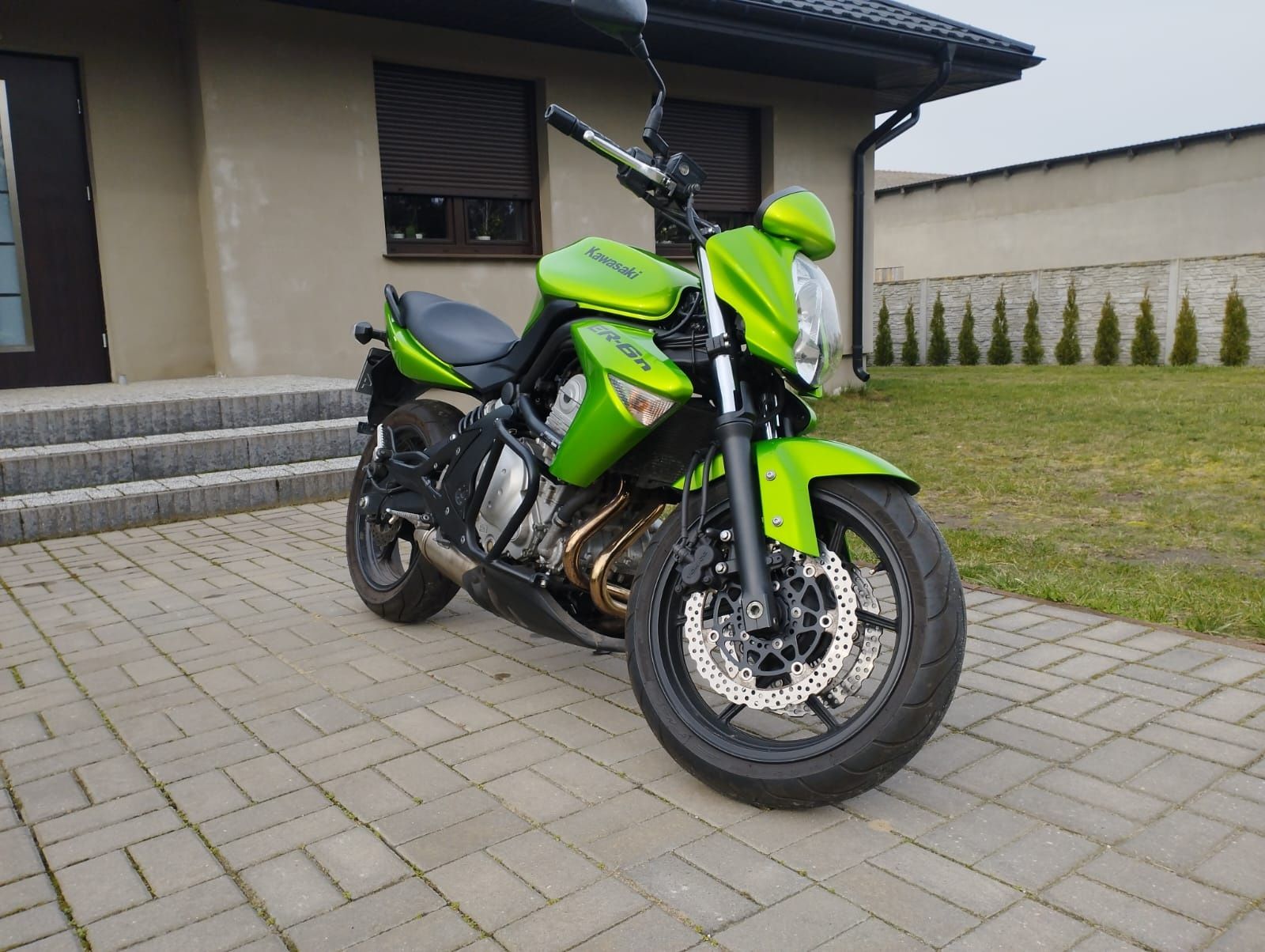 Motocykl Kawasaki R6N