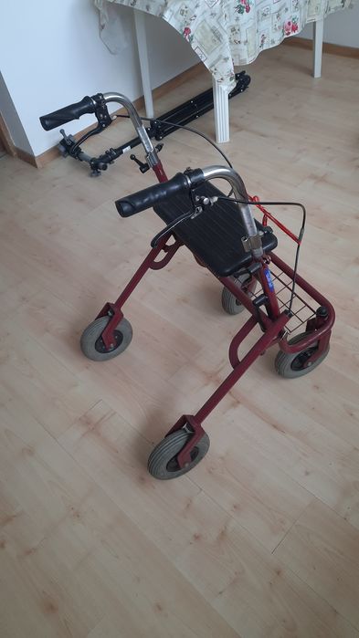 Chodzik inwalidzki balkonik prowadzenia osoby starszej Seniora senior