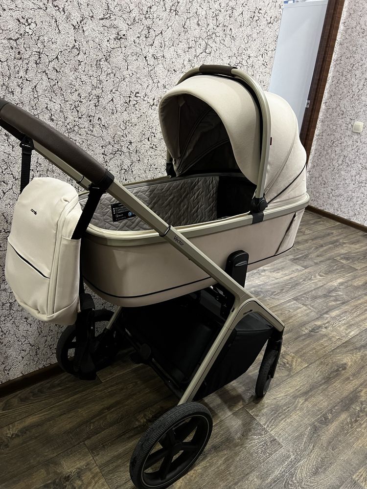 Продам коляску Carello vector