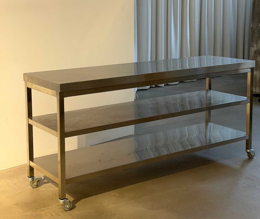 Mesa de aço inoxidável com rodas