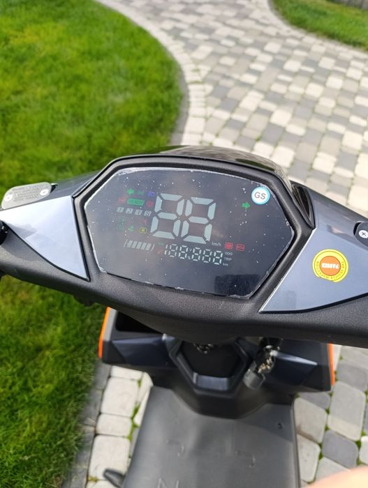 Електроскутер драйвер 2,5 кВт батареї графен 38 а 2025 рік