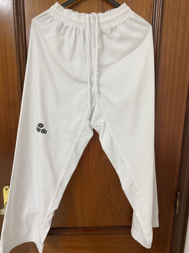 Fato de taekwondo