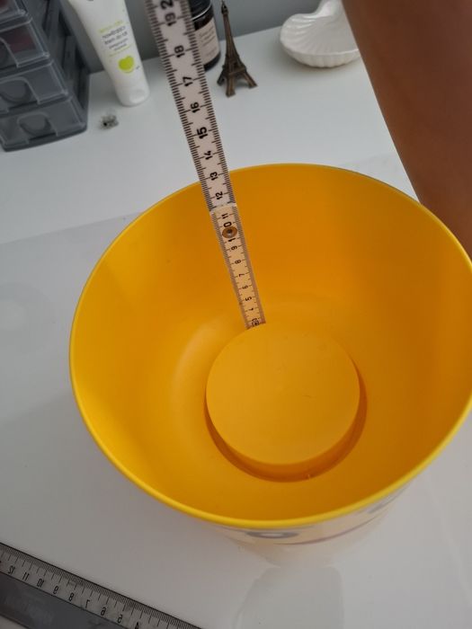 Pojemnik na lego głowa.