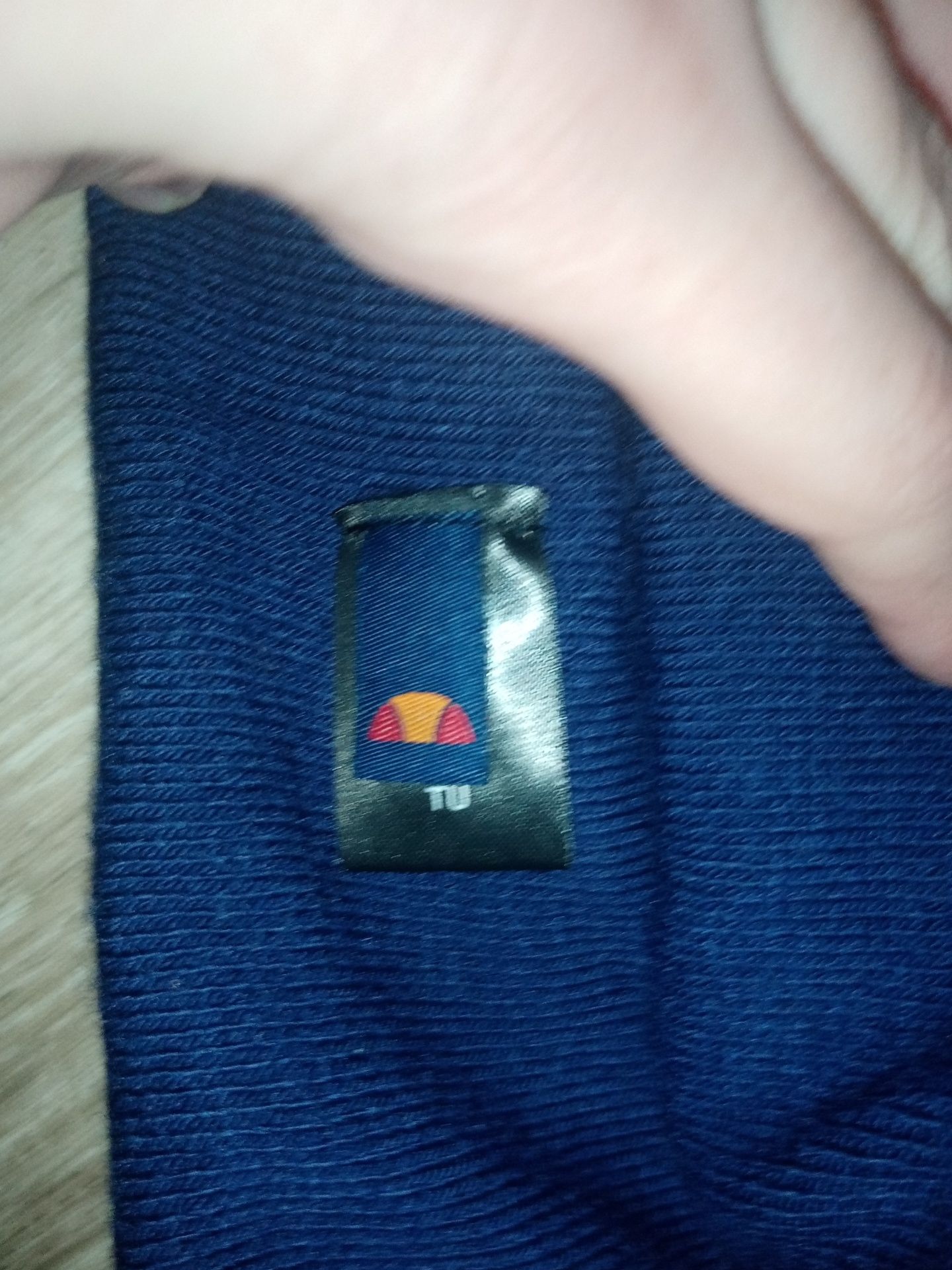 шапка ellesse с бумбоном