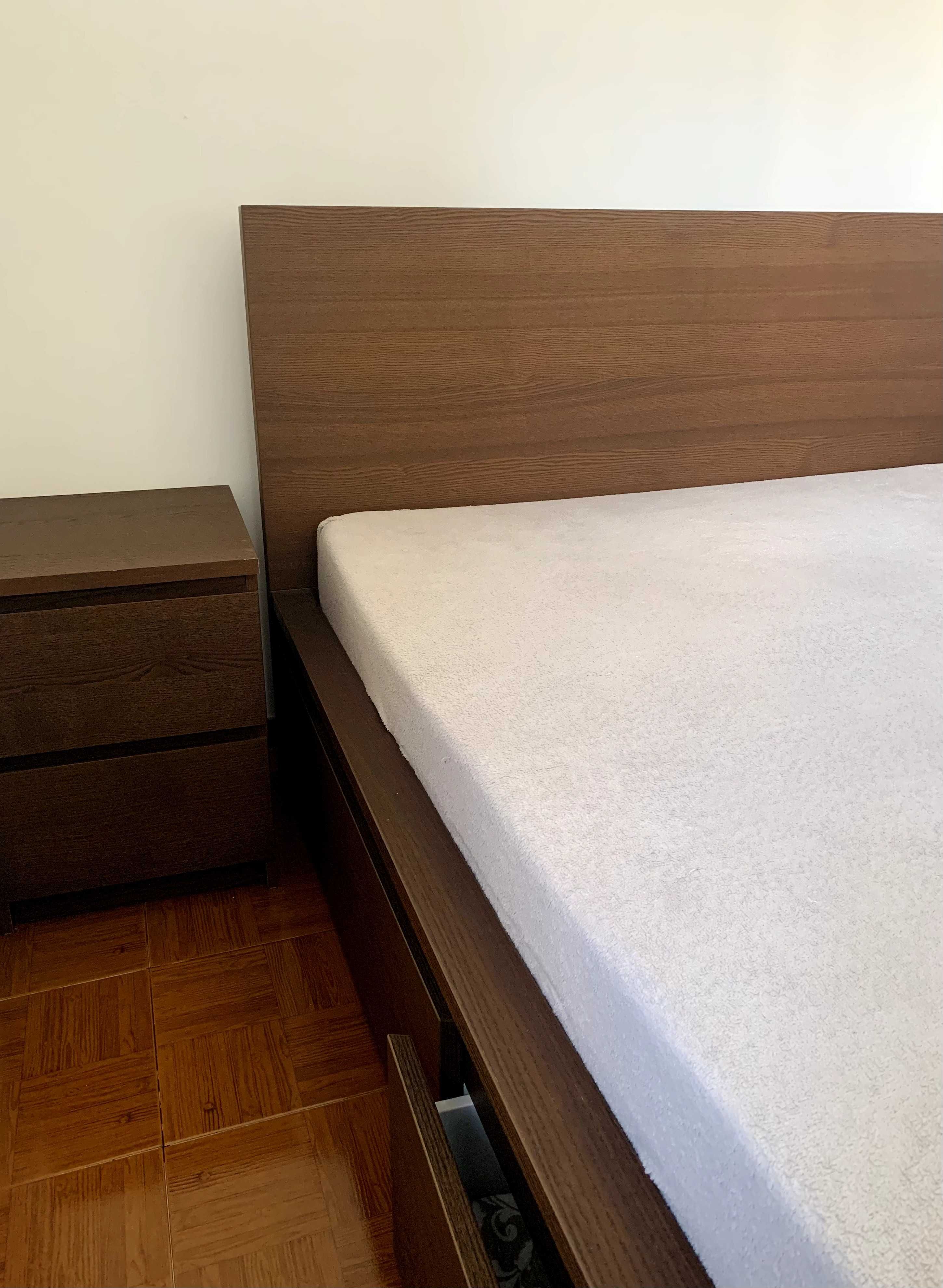 QUARTO CASAL COMPLETO: cama com gavetas + mesas de cabeceira + cómoda