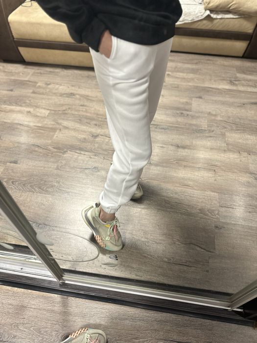 Чорно-білий утеплений спортивний костюм